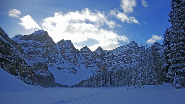 photo, image, frozen moraine lake, rocky mountains